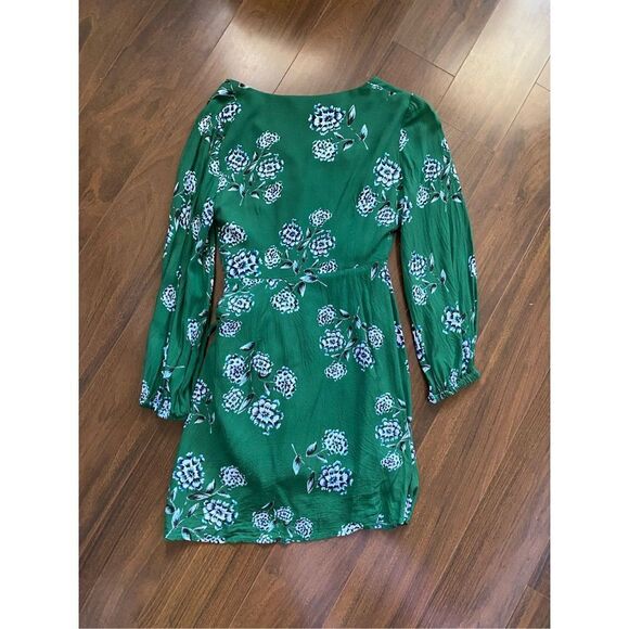 Cashmere and Cupcakes 4 green floral wrap long sleeve mini dress - Picture 5 of 7